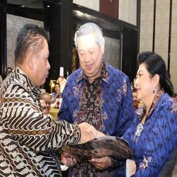 SBY, Boediono, dan Para Menteri KIB II Terima Tabungan Hari Tua