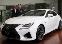 Mobil Performa Lexus Mendarat di Jakarta