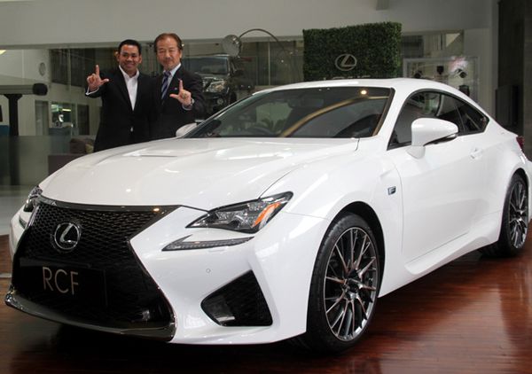 Mobil Performa Lexus Mendarat di Jakarta