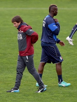 Conte Tunggu Pembuktian Balotelli