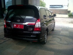 Beda dengan Bawahan, Gubernur Riau Diapresiasi karena Pakai Kijang Innova