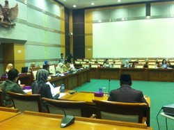 Komisi VIII Rapat Kasus Pelecehan Anak, Hanya 13 Anggota KMP yang Hadir