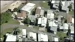 Lubang Sebesar 3 Meter Menelan Sebuah Mobil