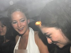 Pakai Gaun Terbuka, Payudara Jennifer Lawrence Mengintip
