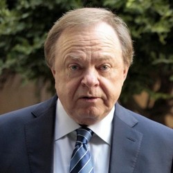 Cerai dengan Istri, Miliuner Ini Harus Bayar Rp 12 Triliun