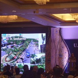 Ini Cara Risma Jualan di Depan Ratusan Pengusaha AS