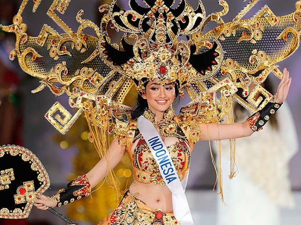 Elfin Pertiwi Raih Kostum Nasional Terbaik di Miss International