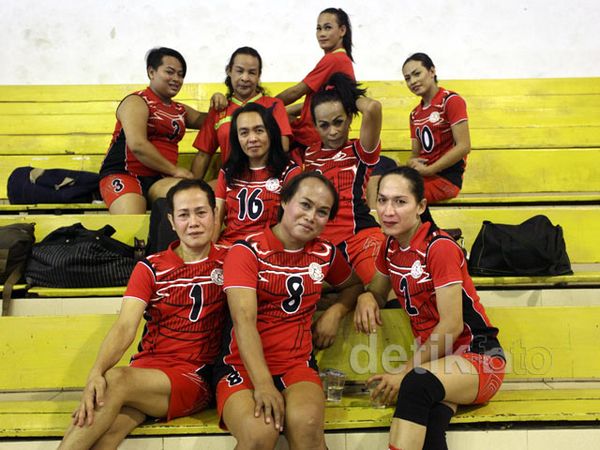 Pose Waria Sebelum Bertanding Voli