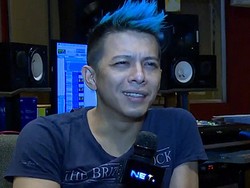 Mohawk dan Biru, Rambut Baru Ariel NOAH