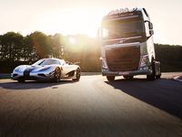 Truk 8 Ton Versus Mobil Sport