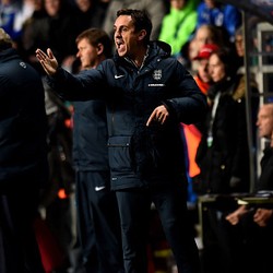 Gary Cahill Ungkap Peran Gary Neville dalam Menembok Lini Belakang Inggris