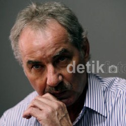 Riedl Coret Tiga Nama Lagi