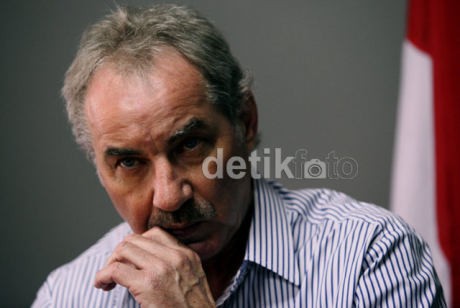 Riedl Coret Tiga Nama Lagi