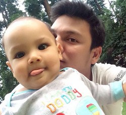 Selamat Hari Ayah! Momen Manis 10 Seleb Tampan Indonesia dengan Sang Anak