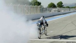 Whuz! Sepeda Ini Mampu Melaju 333 Km/Jam karena Dilengkapi Roket