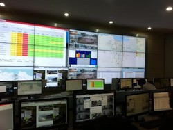 Melihat-lihat Ruangan Pemantauan Banjir Jakarta di Kantor Ahok