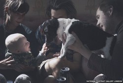 Foto Balita Sentuh Hidung Anak Anjing Raih Penghargaan