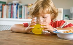 Jus Buah Sebaiknya Tak Diberikan pada Anak Sebagai Ganti Asupan Buah