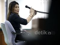 Artha Meris Bacakan Pledoi