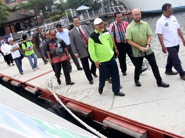 Menpar Kunjungi Dermaga Kapal Pesiar Marina Batavia