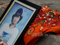 Tabur Bunga 16 Tahun Tragedi Semanggi I