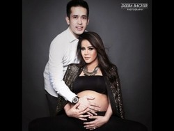 Olla Ramlan Pose Pamer Perut Hamil