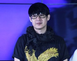 Desainer Priyo Oktaviano Mundur Sebagai Dewi Fashion Knight