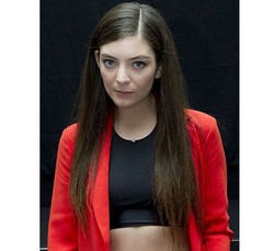 Foto: Penampilan Baru Lorde, Cantik dengan Rambut Lurus