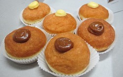 Beau by Talita Setyadi: Menggigit Bombolone Hangat Isi Krim Vanili dan Salted Caramel