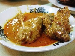 Gulai Ayam Berkuah Kental Oranye yang Populer
