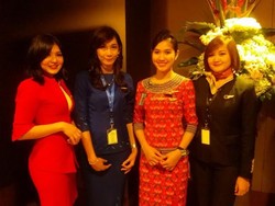 Disambut Pramugari Cantik, Menteri Jonan Hadiri Pertemuan Bos-bos Penerbangan