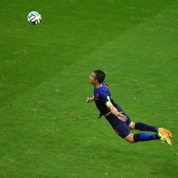 Gol James dan Van Persie Masuk Nominasi Puskas Award 2014