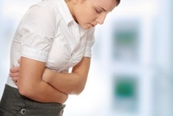 Perut Mulas dan Kembung? Segera Minum Banyak Air dan Hindari Gorengan