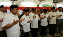 Prabowo, Ical, dan Hatta Akan Bahas Syarat Damai Baru dari KIH Malam ini