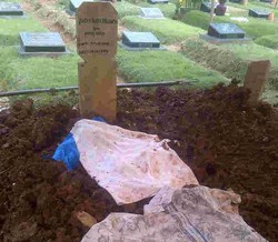 Proses Autopsi Selesai, Jenazah Siswa SMA 109 Dimakamkan Lagi