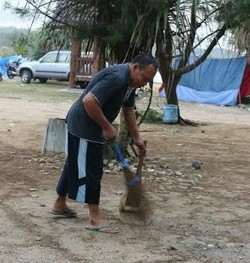 Pak Darto, Guru SD yang Sulap Pantai Krakal Gunung Kidul Seindah Tanah Lot Bali