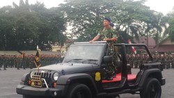 Berbaju Loreng Polri dan Tunggangi Jeep, ini Pesan Kapolri di HUT Brimob