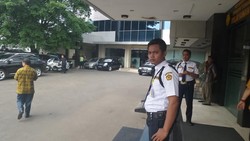 Blusukan ke Kantor Anak Buah, Sudirman Said Disambut Satpam Berdasi