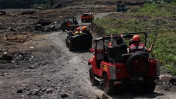 Seru Banget! Naik Jeep di Merapi