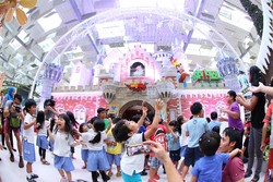 Jelang Natal, Bandara Changi Siapkan Hujan Salju Buatan