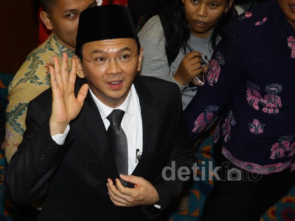 DPRD Resmi Sahkan Ahok Jadi Gubernur DKI