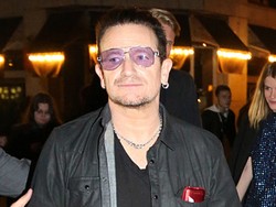 Bono U2 Nyaris Celaka Setelah Pintu Belakang Pesawat Lepas