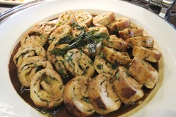 Salmon Kulebyaka dan Salmon Gravlax Khas Rusia Disajikan di Asia Restaurant