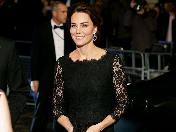 Keanggunan Kate Middleton Bergaun Hitam