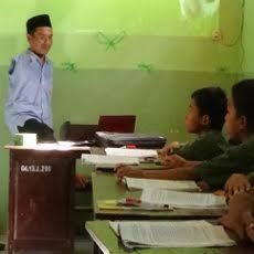 Sosok Untung Jadi Guru Meski Tak Memiliki Dua Tangan