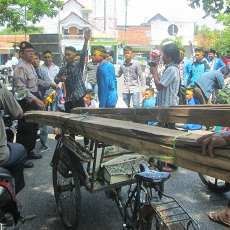 Demo Mahasiswa Tolak Kenaikan BBM Diwarnai Aksi Dorong