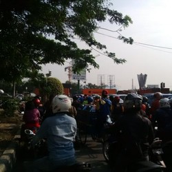 Penggusuran di Waduk Ria Rio Ricuh, Lalin Arah Cempaka Putih Ditutup