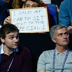 Jual Mobil Demi Duduk Dekat Mourinho