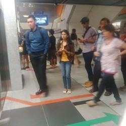 Bisa Ditiru! Begini Cara Singapura Hindari Saling Dorong di Pintu MRT