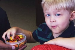 Cacat Lahir, Bocah Ini Pun Dibuatkan Jempol dari Jari Telunjuknya